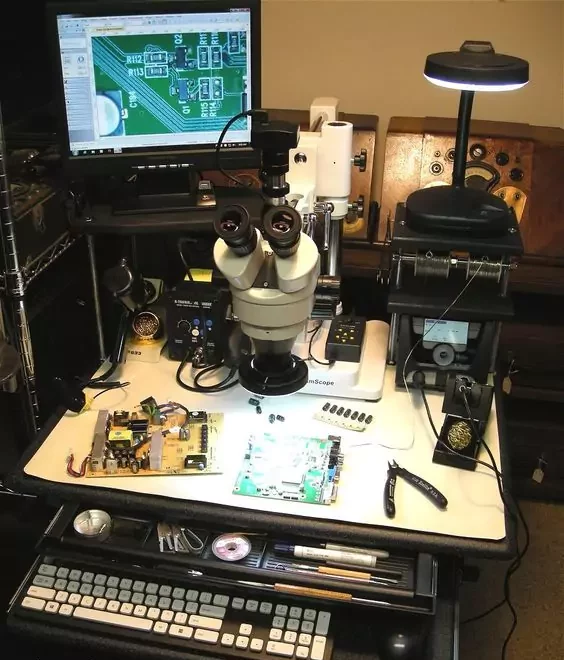 Photo of CCT microscope on a desk